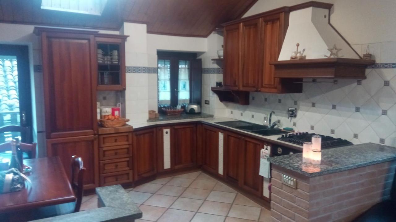 Casa Del Rustico, Indipendente Vista Sacra Con Dipinto Villa Caprie Exterior foto
