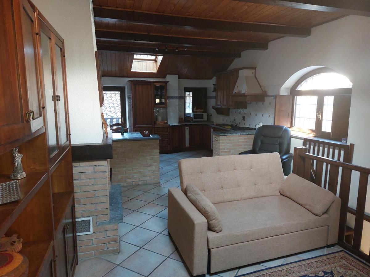 Casa Del Rustico, Indipendente Vista Sacra Con Dipinto Villa Caprie Exterior foto