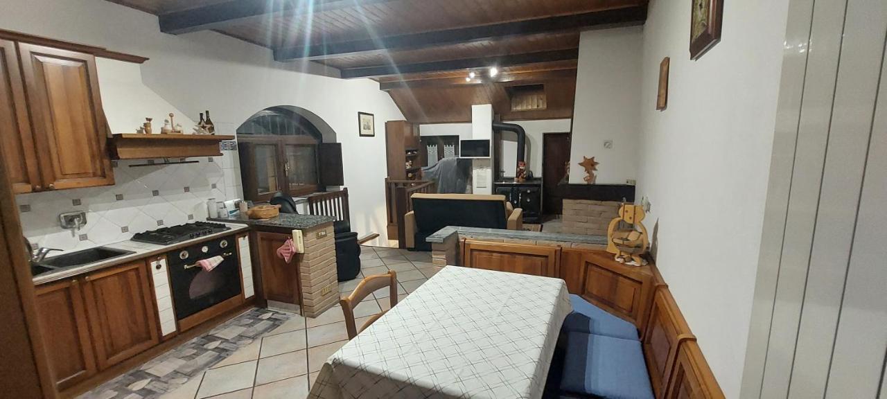 Casa Del Rustico, Indipendente Vista Sacra Con Dipinto Villa Caprie Exterior foto