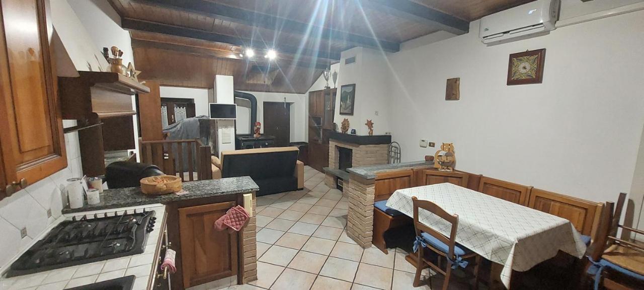 Casa Del Rustico, Indipendente Vista Sacra Con Dipinto Villa Caprie Exterior foto
