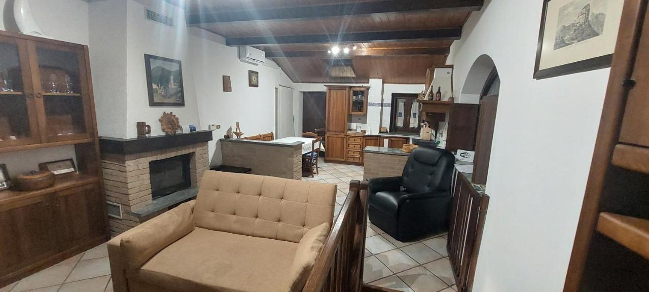 Casa Del Rustico, Indipendente Vista Sacra Con Dipinto Villa Caprie Exterior foto